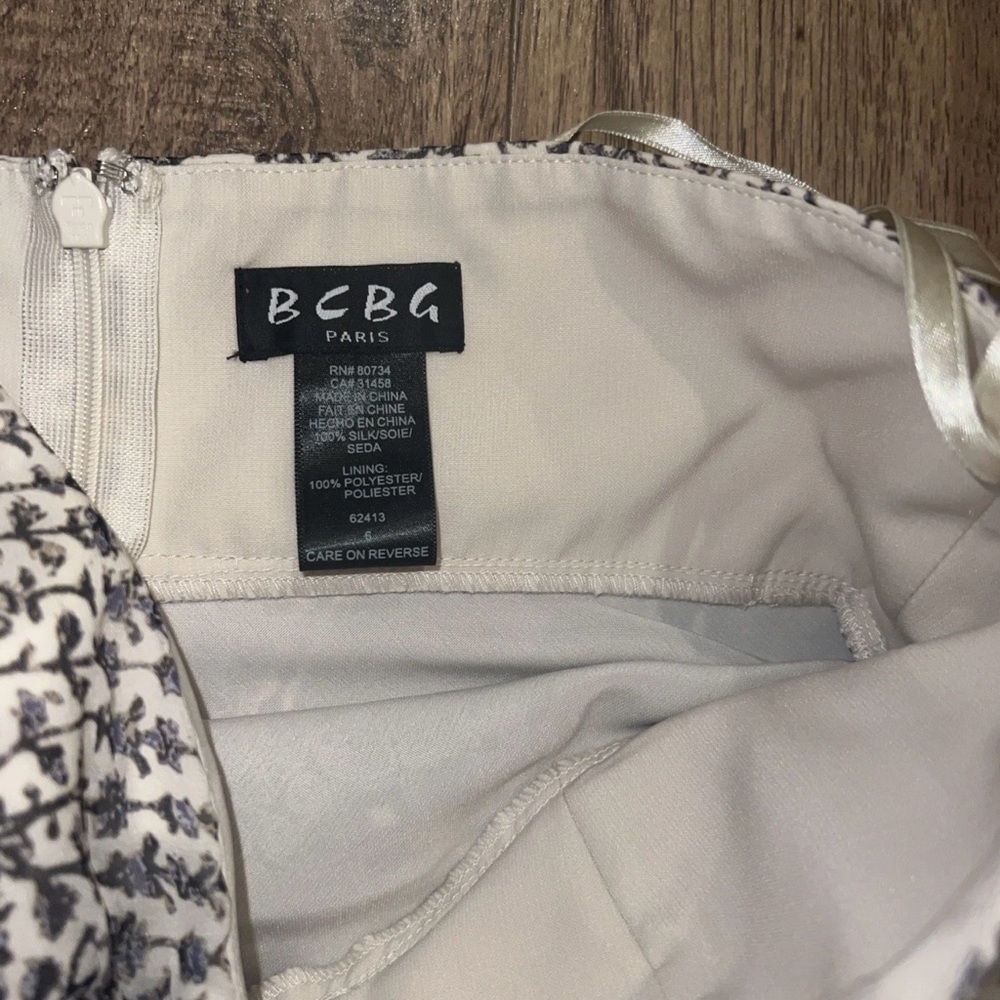 BCBG Paris Blue Patterned Halter Lightweight Wrap… - image 5